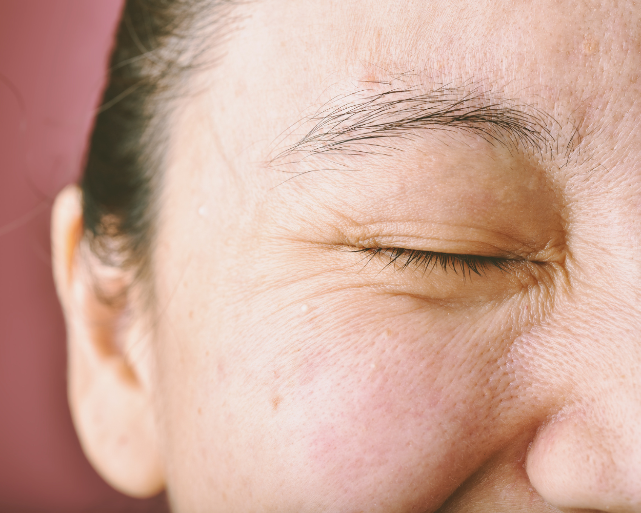 Lire la suite à propos de l’article Pourquoi notre peau brille-t-elle ?