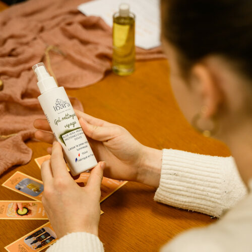 Gel nettoyant visage pour une routine du jour.